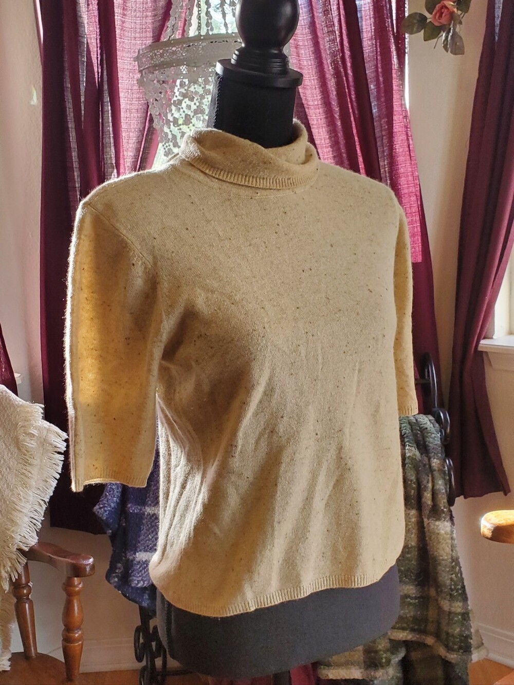 Worth Women's Cream Cashmere Sweater - Luxurious Lightweight Knit